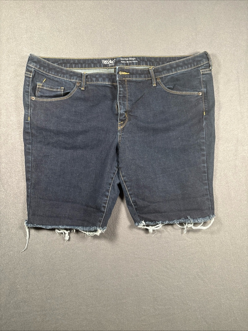 Massimo Mid‑Rise Straight Denim Shorts – Size 30x33
